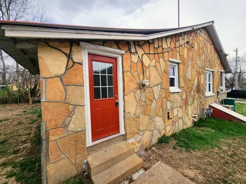 Exterior - 709 Garst St, Cabool, MO 65689 photo 3 of 6