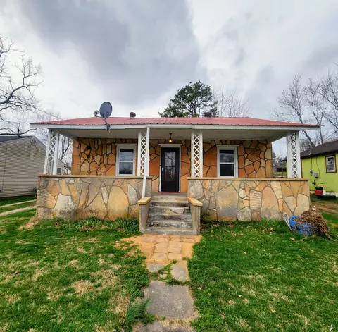 709 Garst St, Cabool, MO 65689