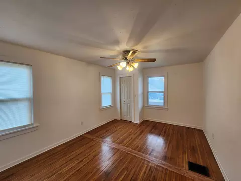Living - 709 Garst St, Cabool, MO 65689 photo 4 of 4