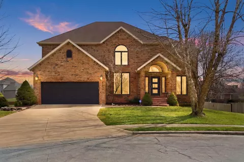 814 N Julie Ct, Nixa, MO 65714