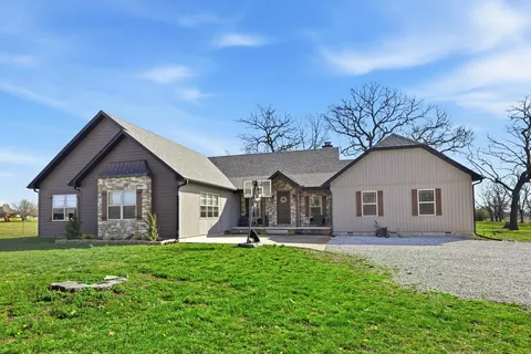 8161 Falcon Rd, Neosho, MO 64850