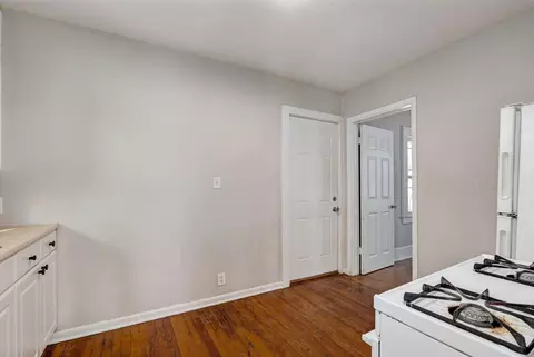 Entry Way - 2829 N Grant Ave, Springfield, MO 65803 photo 2 of 2