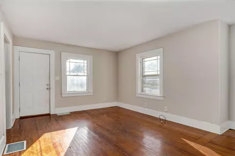 Living - 2829 N Grant Ave, Springfield, MO 65803 photo 2 of 3