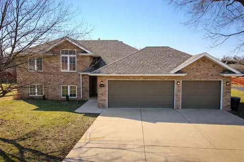 2401 S April Ave, Springfield, MO 65807