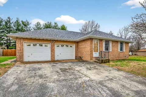 1006 Baretta Ct, Aurora, MO 65605