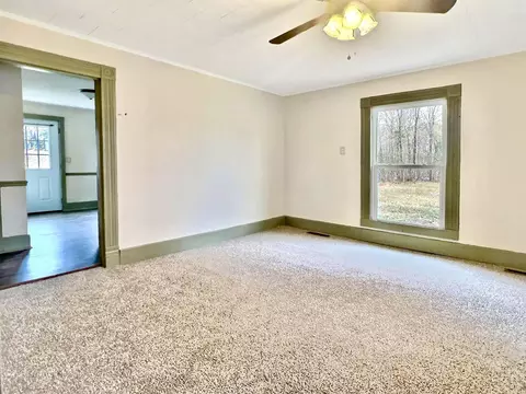 Living - 906 E Cale St, Monett, MO 65708 photo 1 of 2