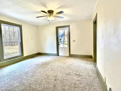 Living - 906 E Cale St, Monett, MO 65708 photo 2 of 2