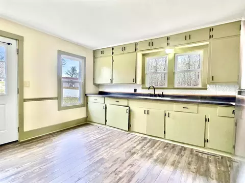 Kitchen - 906 E Cale St, Monett, MO 65708 photo 1 of 2