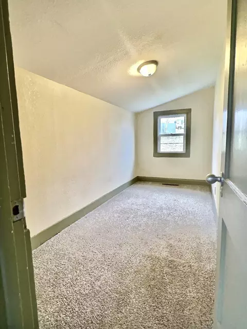 Bedroom - 906 E Cale St, Monett, MO 65708 photo 2 of 2