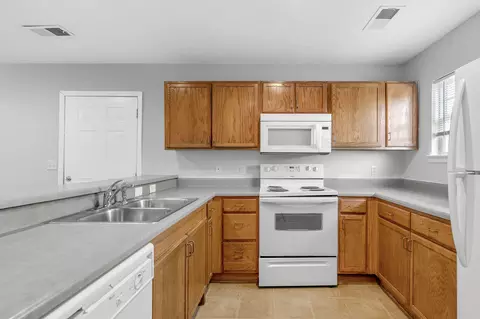 Kitchen - 103 105 Garden Cir #103-3 & 105-4, Branson, MO 65616 photo 2 of 4