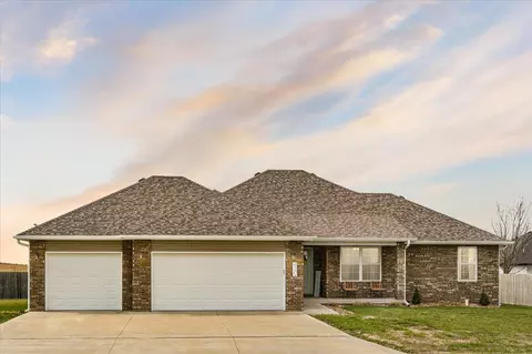 4725 S 125th Rd, Bolivar, MO 65613