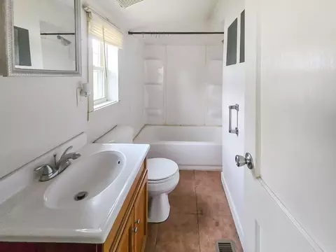 Bath - 310 Maple St, Cabool, MO 65689 photo 1 of 1