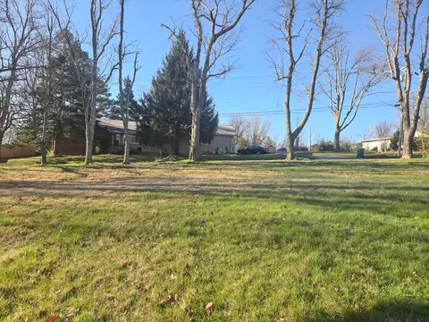 Exterior - 310 Maple St, Cabool, MO 65689 photo 3 of 4