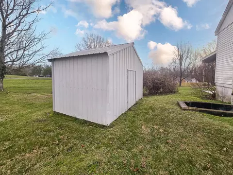 Exterior - 310 Maple St, Cabool, MO 65689 photo 2 of 4