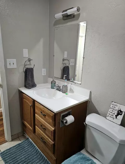Bath - 2565 E Atlantic St, Springfield, MO 65803 photo 2 of 4