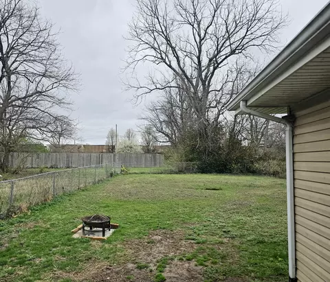 Exterior - 2565 E Atlantic St, Springfield, MO 65803 photo 3 of 5