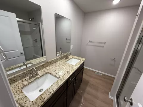 Bath - 3486 N Ohara Ave, Springfield, MO 65803 photo 1 of 4