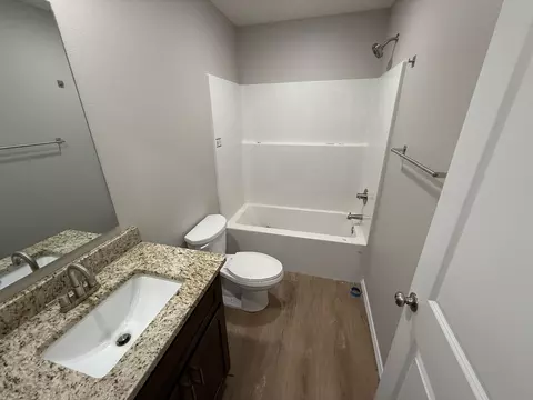 Bath - 3486 N Ohara Ave, Springfield, MO 65803 photo 4 of 4