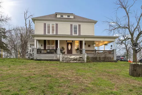 202 Kings Hwy, Greenfield, MO 65661
