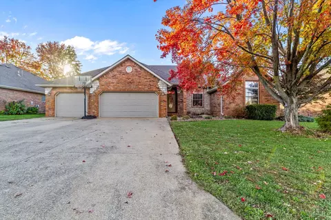717 N Milton Dr, Nixa, MO 65714