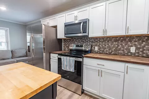 Kitchen - 2400 W High St, Springfield, MO 65803 photo 6 of 7