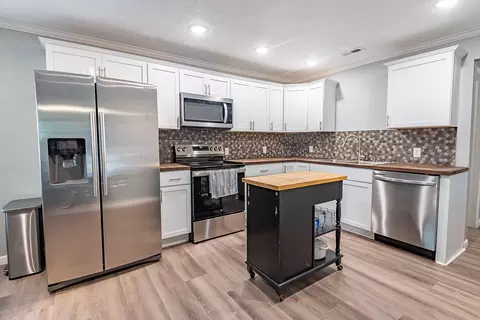 Kitchen - 2400 W High St, Springfield, MO 65803 photo 2 of 7