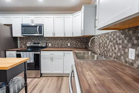 Kitchen - 2400 W High St, Springfield, MO 65803 photo 5 of 7