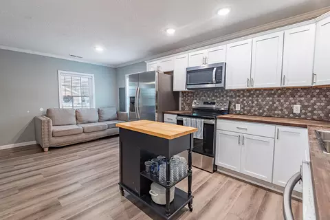 Kitchen - 2400 W High St, Springfield, MO 65803 photo 4 of 7