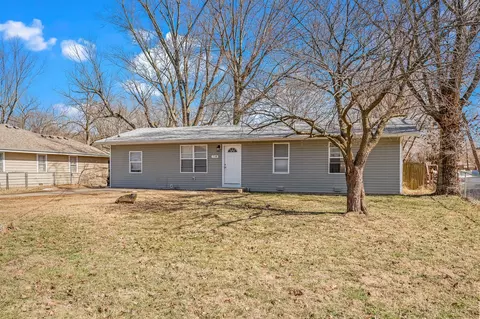 718 N Hillcrest Ave, Springfield, MO 65803 photo 1