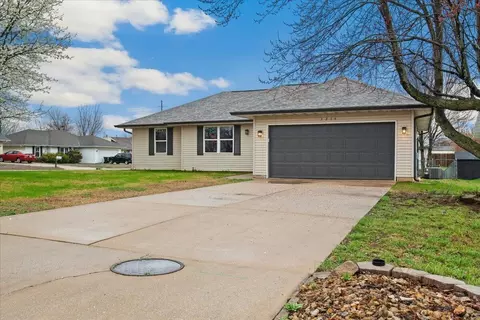 3234 S Christy Pl, Springfield, MO 65807 photo 2