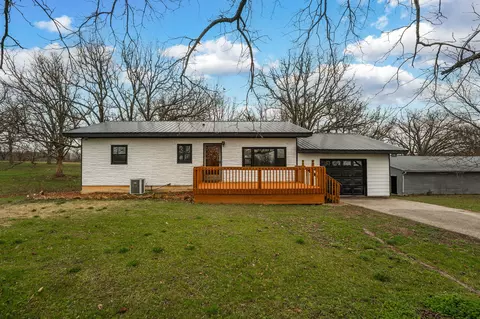 1199 S Diggins Main St, Seymour, MO 65746