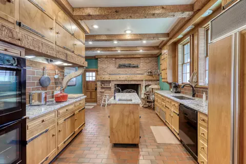 Kitchen - 2736 E 15th St, Joplin, MO 64804 photo 3 of 11