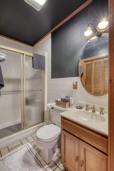 Bath - 2736 E 15th St, Joplin, MO 64804 photo 3 of 9
