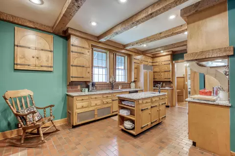 Kitchen - 2736 E 15th St, Joplin, MO 64804 photo 1 of 11