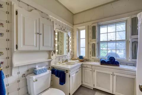 Bath - 2736 E 15th St, Joplin, MO 64804 photo 6 of 9