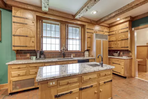 Kitchen - 2736 E 15th St, Joplin, MO 64804 photo 5 of 11