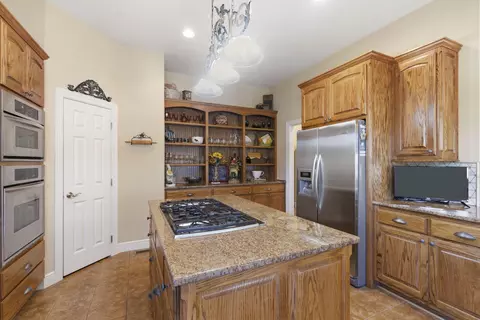 Kitchen - 109 Cedar Blf, Saddlebrooke, MO 65630 photo 3 of 4