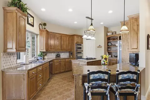 Kitchen - 109 Cedar Blf, Saddlebrooke, MO 65630 photo 4 of 4