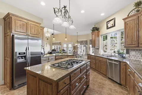 Kitchen - 109 Cedar Blf, Saddlebrooke, MO 65630 photo 2 of 4