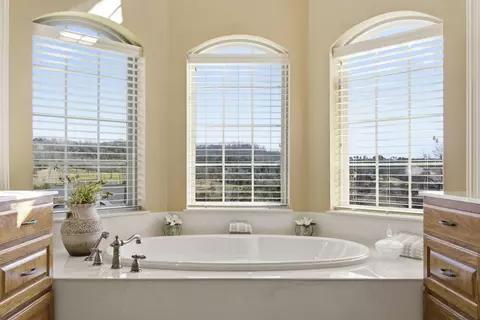 Bath - 109 Cedar Blf, Saddlebrooke, MO 65630 photo 3 of 5