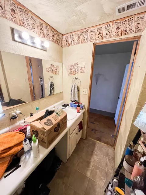 Bath - 903 Vine St, Thayer, MO 65791 photo 6 of 7