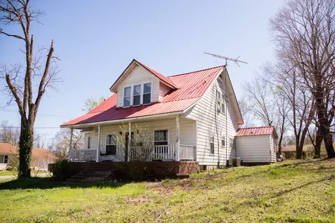 903 Vine St, Thayer, MO 65791