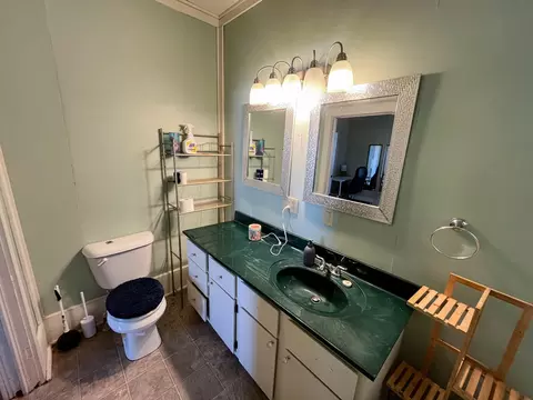 Bath - 903 Vine St, Thayer, MO 65791 photo 3 of 7