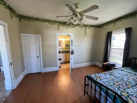 Bedroom - 903 Vine St, Thayer, MO 65791 photo 2 of 6