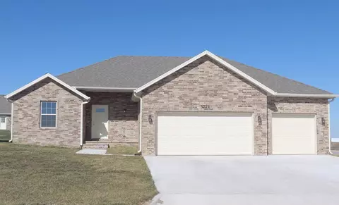 3721 W Freeman St, Bolivar, MO 65613