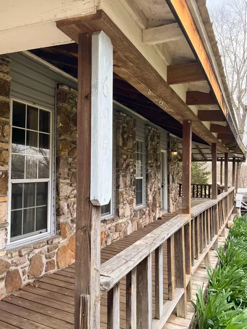 Exterior - 695 Summit Ave, Mammoth Spring, AR 72554 photo 4 of 14