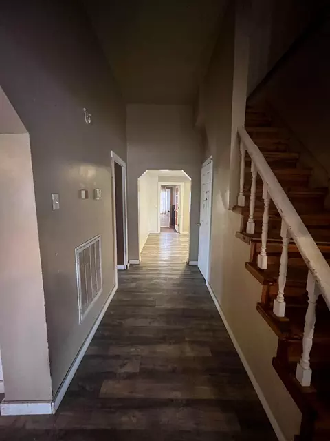 Entry Way - 695 Summit Ave, Mammoth Spring, AR 72554 photo 4 of 7