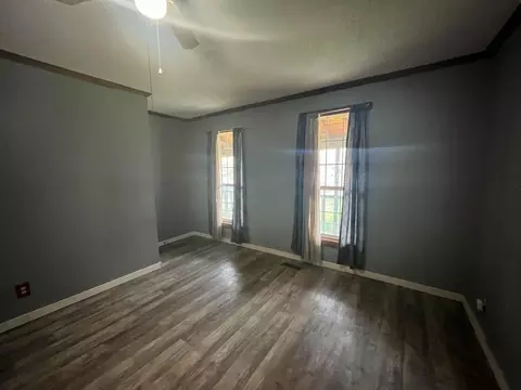 Bedroom - 695 Summit Ave, Mammoth Spring, AR 72554 photo 2 of 7