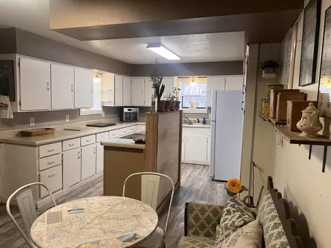 Kitchen - 695 Summit Ave, Mammoth Spring, AR 72554 photo 3 of 5