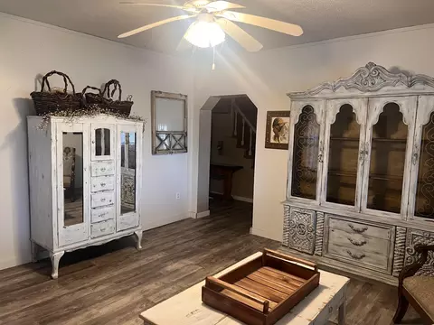 Living - 695 Summit Ave, Mammoth Spring, AR 72554 photo 4 of 4